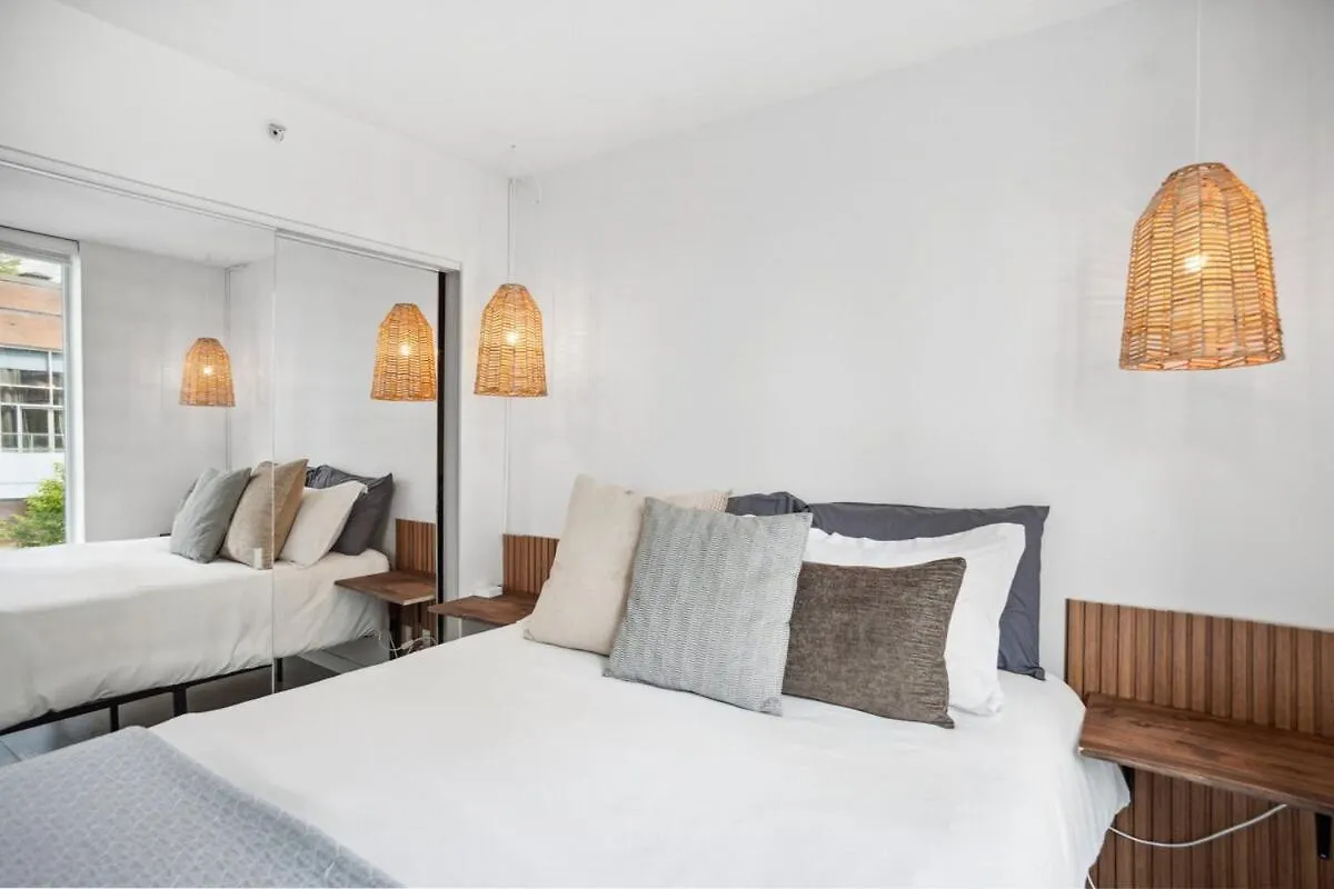 Appartamento Downtown Retreat With Pool Jacuzzi And Gym Near Rogers Arena Vancouver Canada