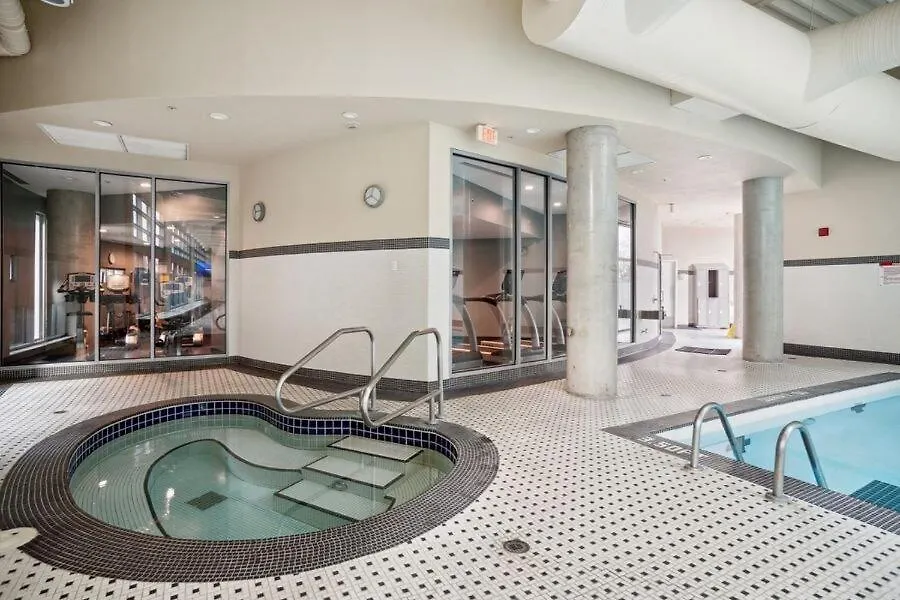 Appartamento Downtown Retreat With Pool Jacuzzi And Gym Near Rogers Arena Vancouver